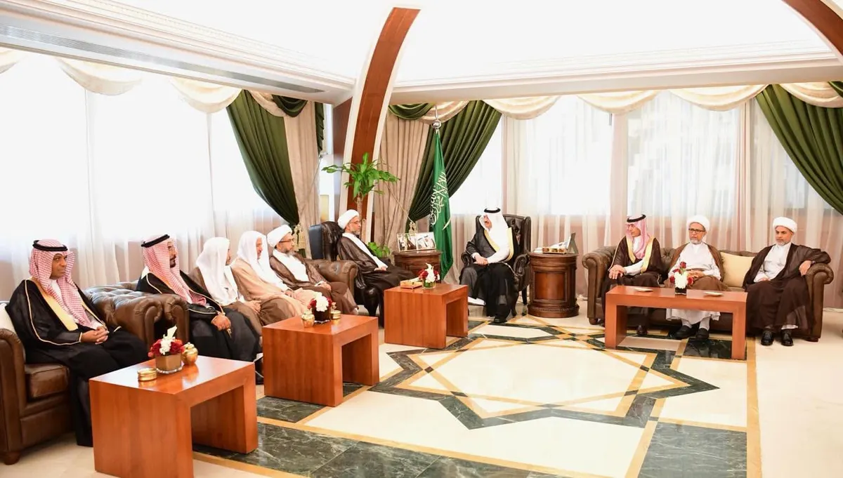 بالصور.. سعود بن نايف يستقبل وفدًا من مشايخ وأهالي محافظة القطيف