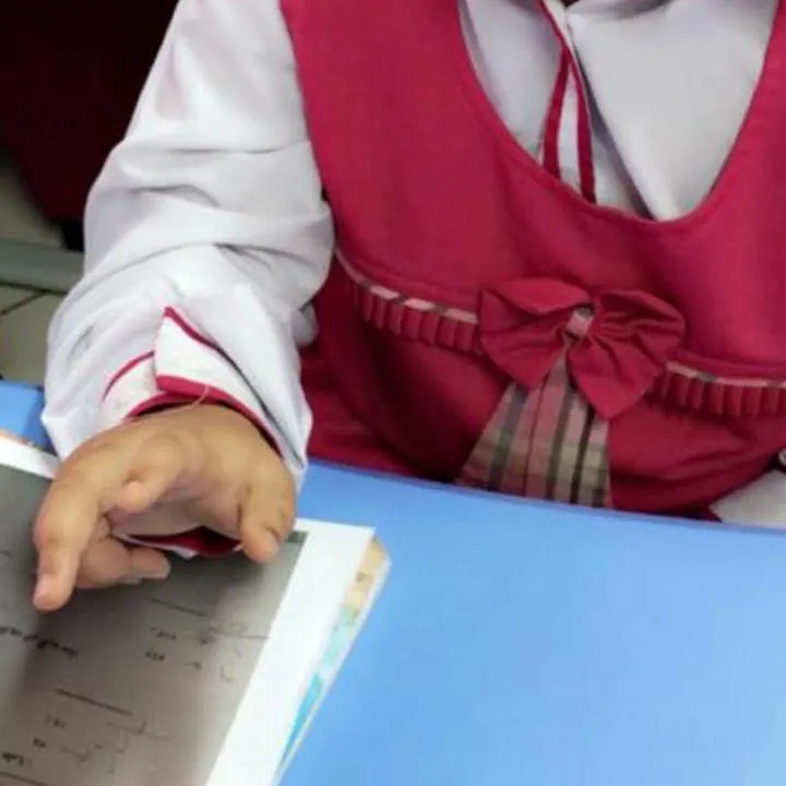الجارودية.. سائق تحت التدريب يقعد «آية» وينقل والدتها لمرافقتها في المدرسة