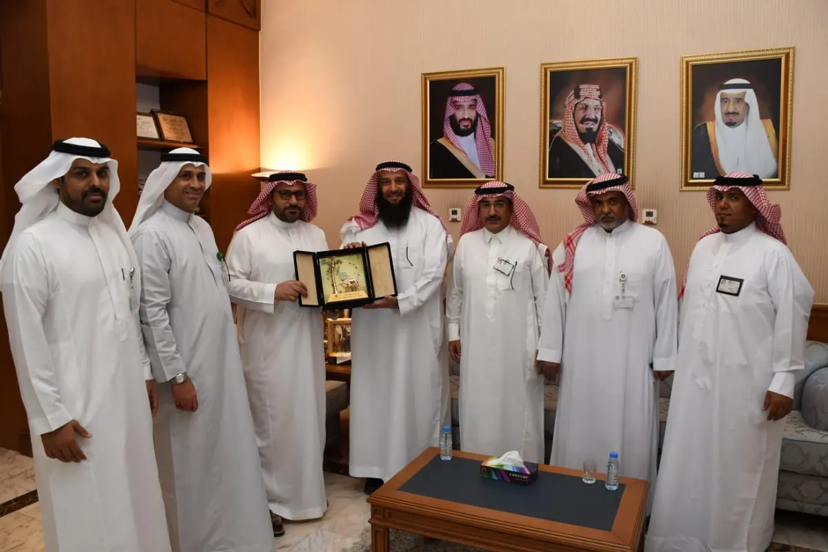 محافظ القطيف يستقبل قيادات البريد السعودي بالشرقية
