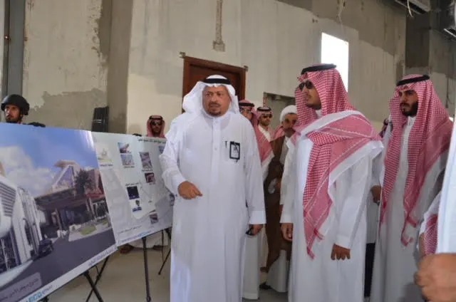 بالصور.. الأمير أحمد بن فهد يزور العوامية
