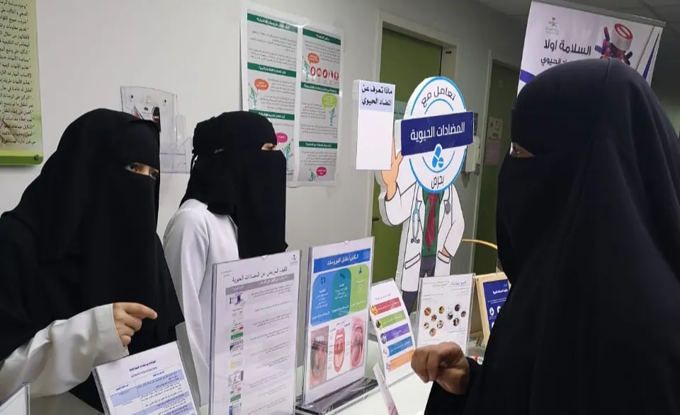 في مركزي القطيف.. صيدلانية تحذر من العودة إلى عصر ما قبل البنسلين إذا لم نقنن المضاد!