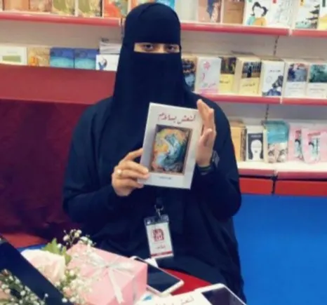 كرانات توقع 30 نسخةً من باكورة كتبها «لنعش بسلام» في معرض الكويت