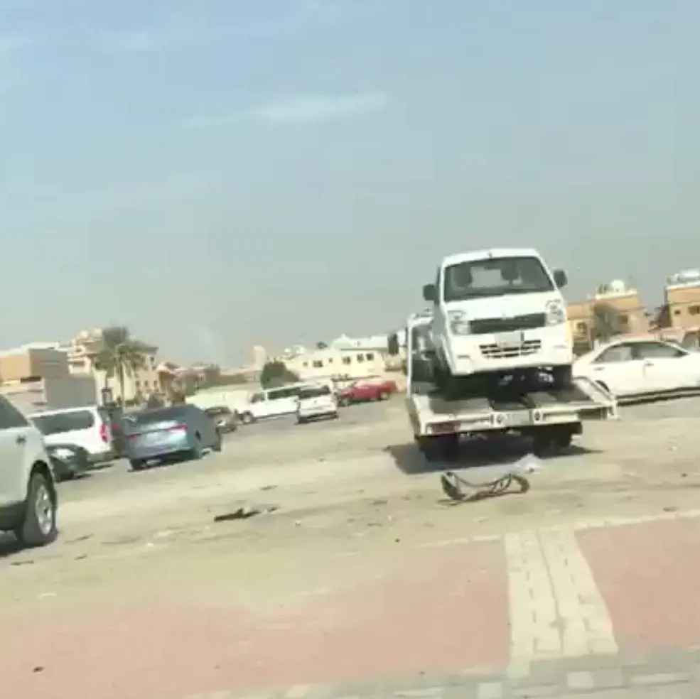 مرور القطيف يسحب السيارات المعروضة للبيع في الساحات العامة