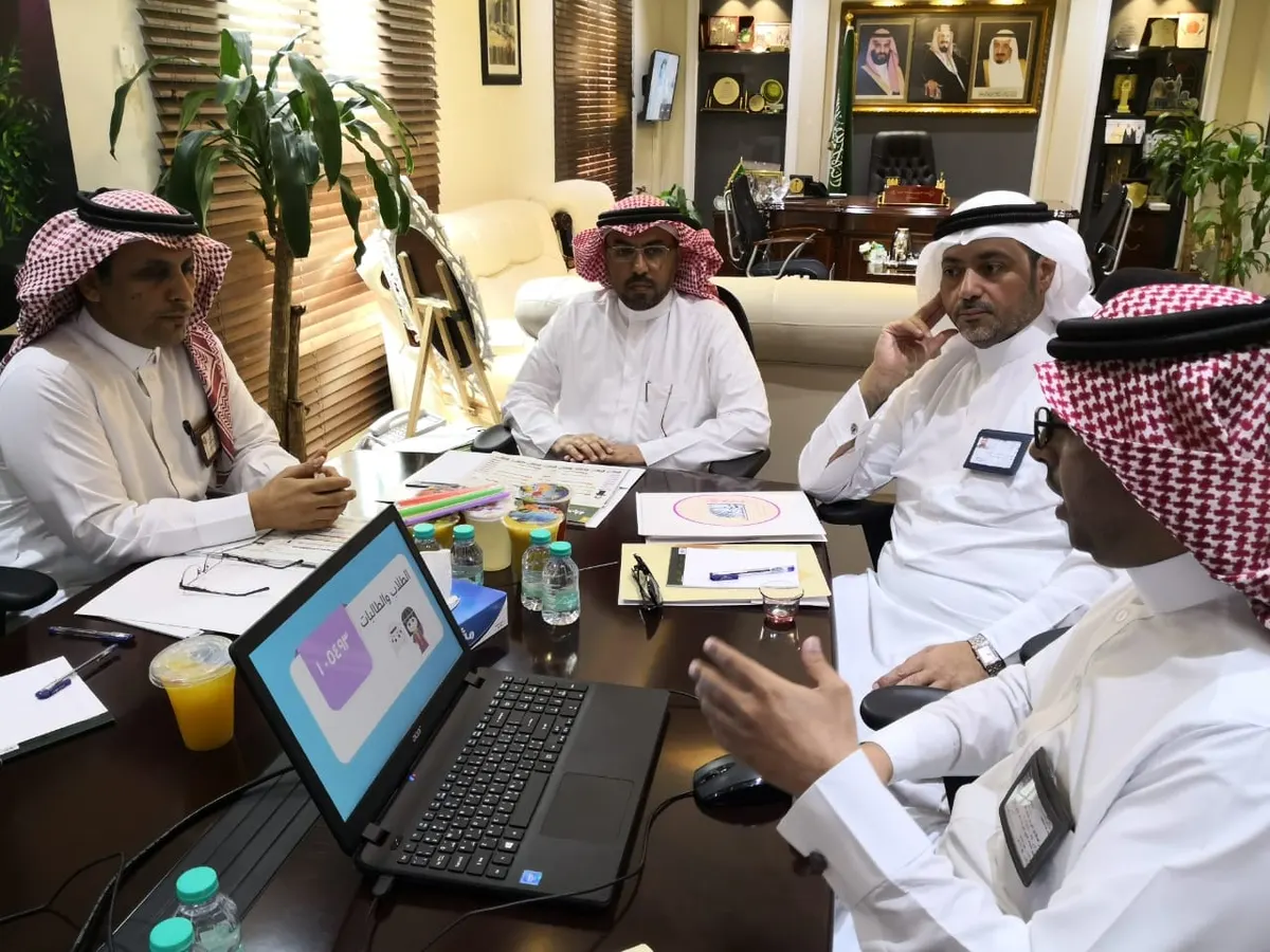بالصور.. الأمانة العامة لإدارات التعليم تقف على تجربة تعليم القطيف