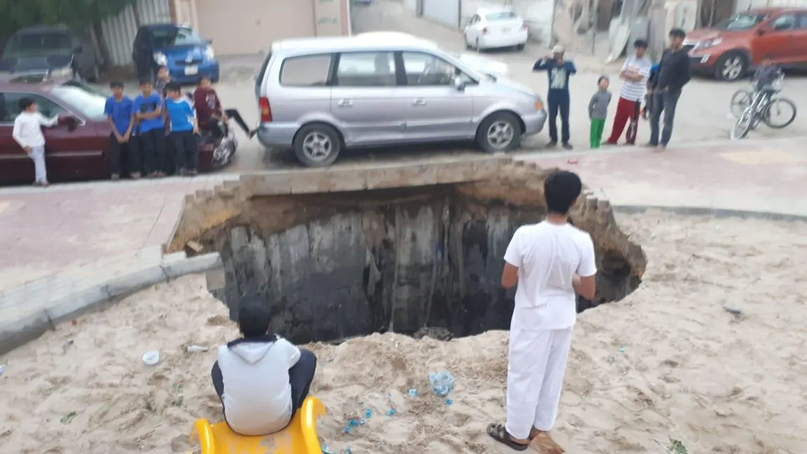 هل تُسكت البلدية بوادر ثورة عين الغرة في القديح.. شاهد الصور