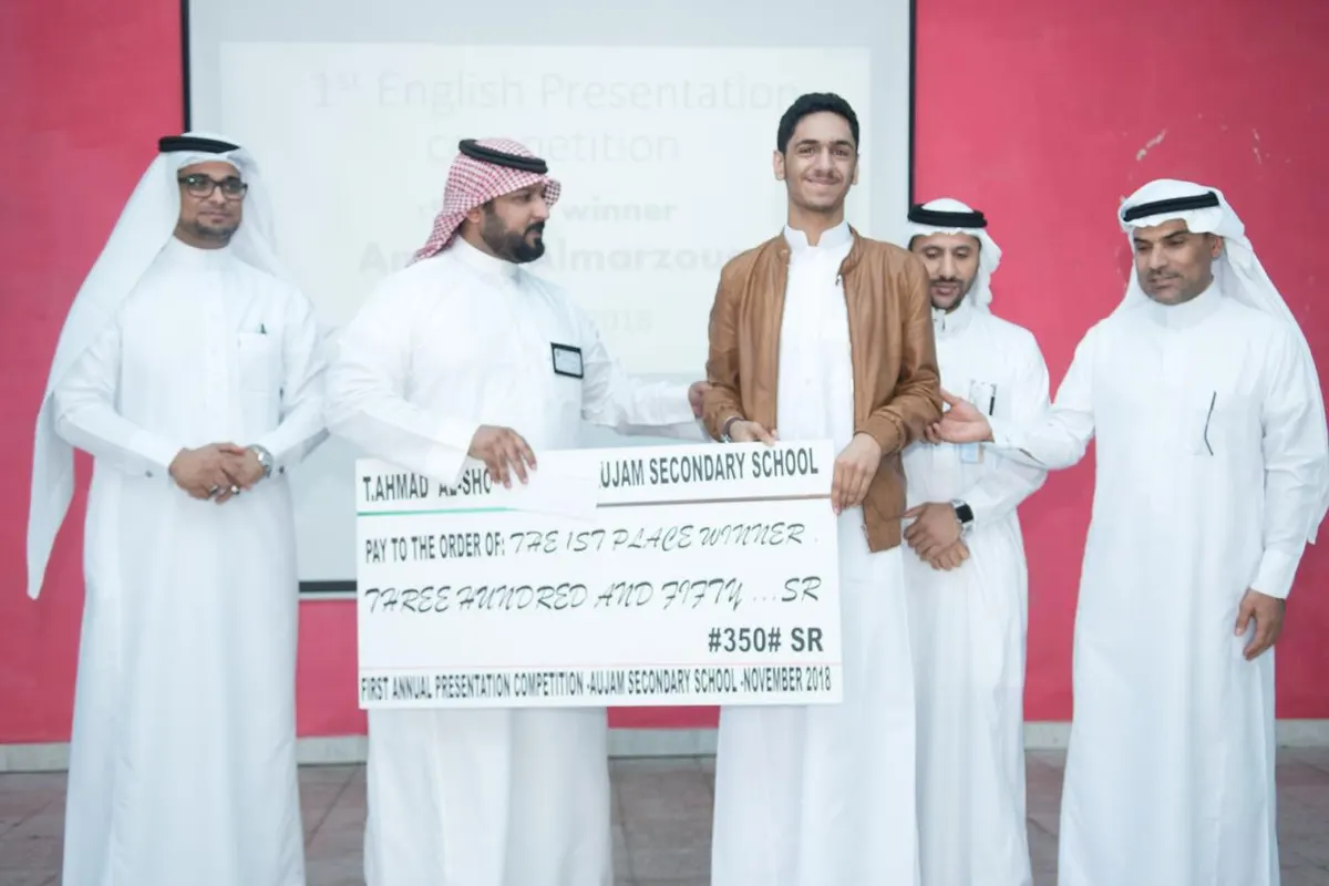 المرزوق بطلًا لمسابقة الإلقاء والخطابة للغة الإنجليزية بالقطيف