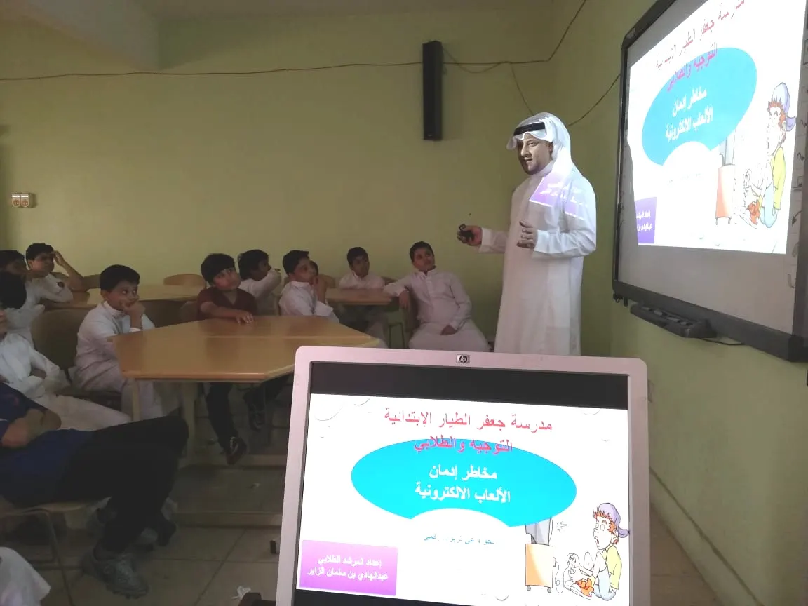 في أم الحمام.. تحذير ٣٦٠ طفلًا من إدمان الأجهزة الإلكترونية