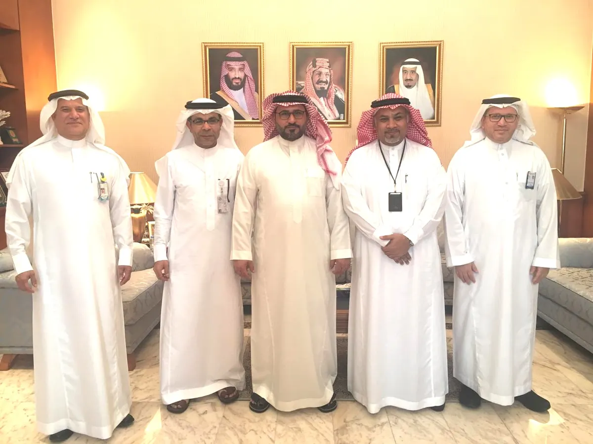 الصفيان يطلع على خدمات مركزي القطيف والرعاية الصحية الأولية