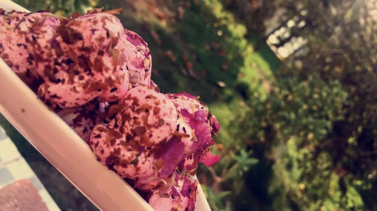 سنابس.. الحبيب بدأت دون دورات تدريبية و«المعمول» كان سبب انطلاقتي