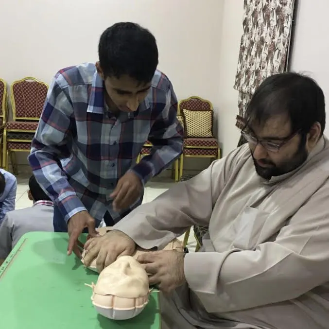 بالصور..مكفوفو القطيف يتدربون على الإنعاش القلبي والرئوي