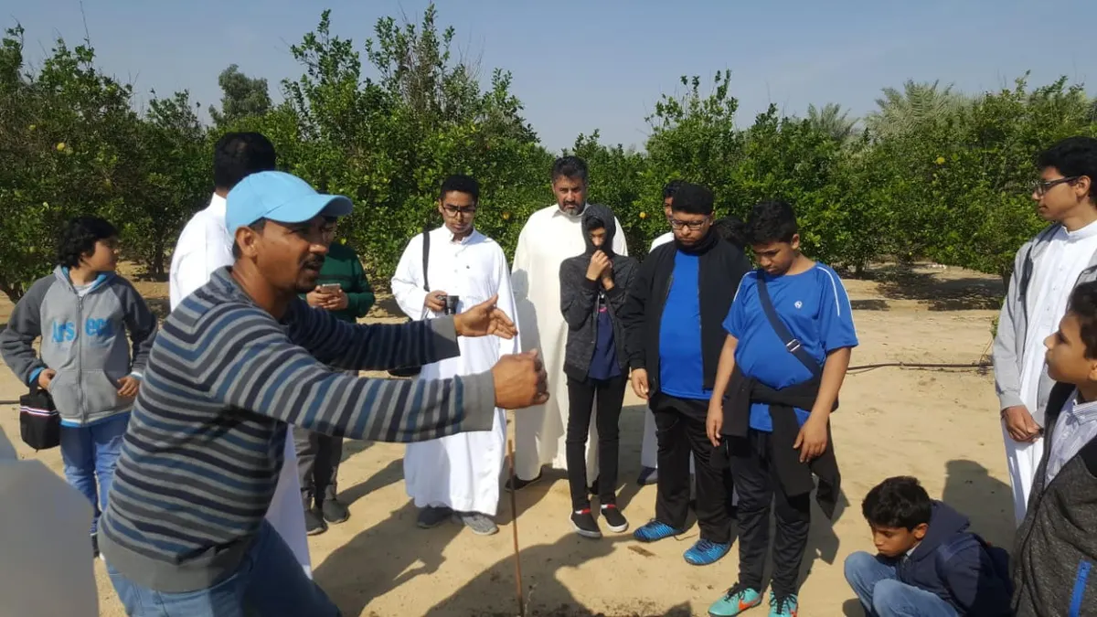 القطيف.. زوار الوحدة الإرشادية يتعرفون على أمراض الحيوانات وصناعة النحل والتطعيم