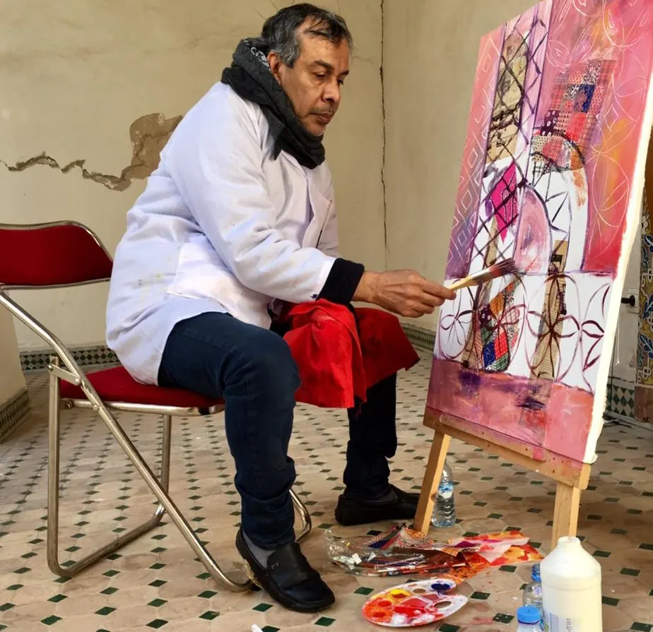 من جزيرة تاروت إلى المغرب.. المصلي يرسم ويحاضر حول فهم اللوحة