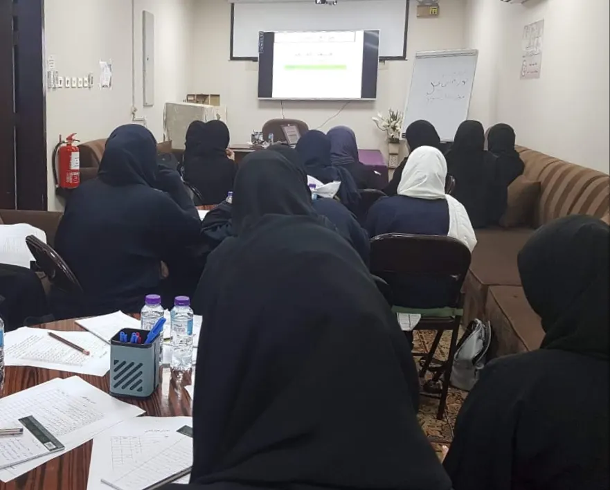 العوامية.. الزاهر تعرّف تحدي القراءة العربي لـ35 فتاة وسيدة