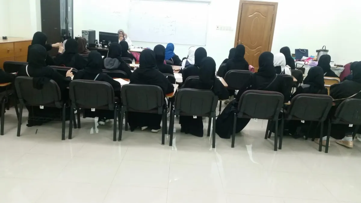 في الأوجام.. آل إسماعيل تزود 27 فتاة ببنك الكلمات في «تعال نكتب بالقطيف»