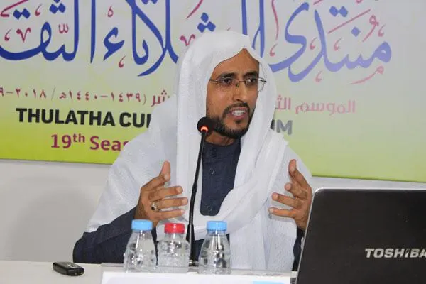 في ثلاثاء القطيف.. دكتور يؤكد على الموازنة بين العقل والعلم للنجاة من فوضى الإلحاد