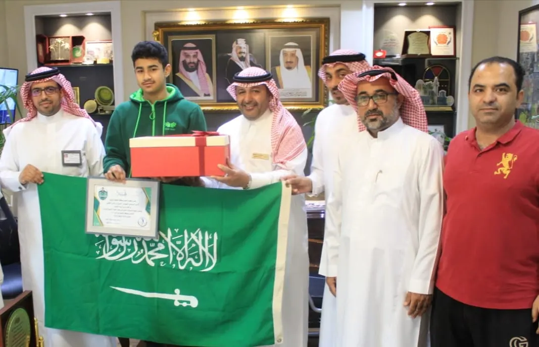 بعد ذهبية آسيا في المبارزة.. الطويل على منصة تكريم تعليم القطيف