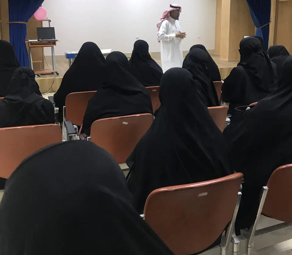 في القطيف.. ٢٧ كفيفة يتعرفن على نظام وخدمات المكتبة العامة