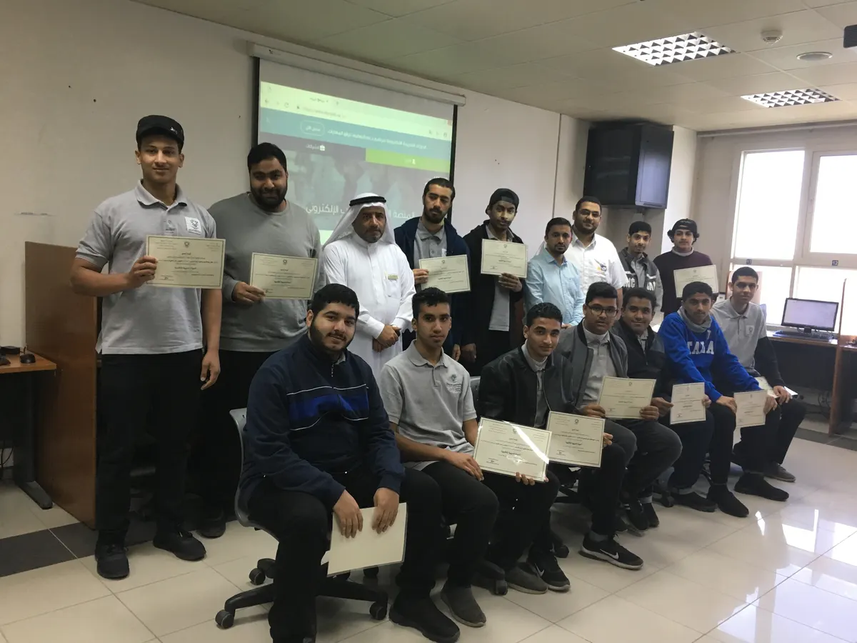 البراهيم يُعرّف 15 متدربًا بالدورات التدريبية الإلكترونية