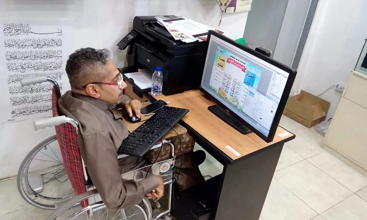 في القطيف.. الطريفي أقعده مرمى الكرة عن الحركة فتطوع من على كرسيه