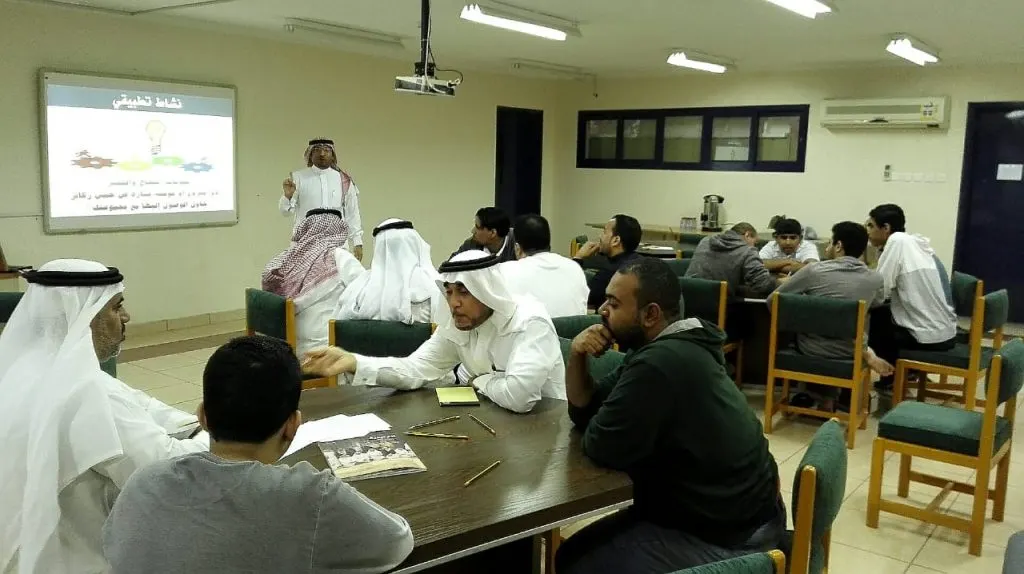 في الحي المتعلم بالقطيف.. برامج تدريبية لتحسين الخط والاستعداد للجامعة