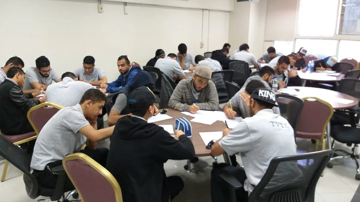 في القطيف.. 26 متدربًا يبحثون عن التفكير الإبداعي تحت «القبعات الست»