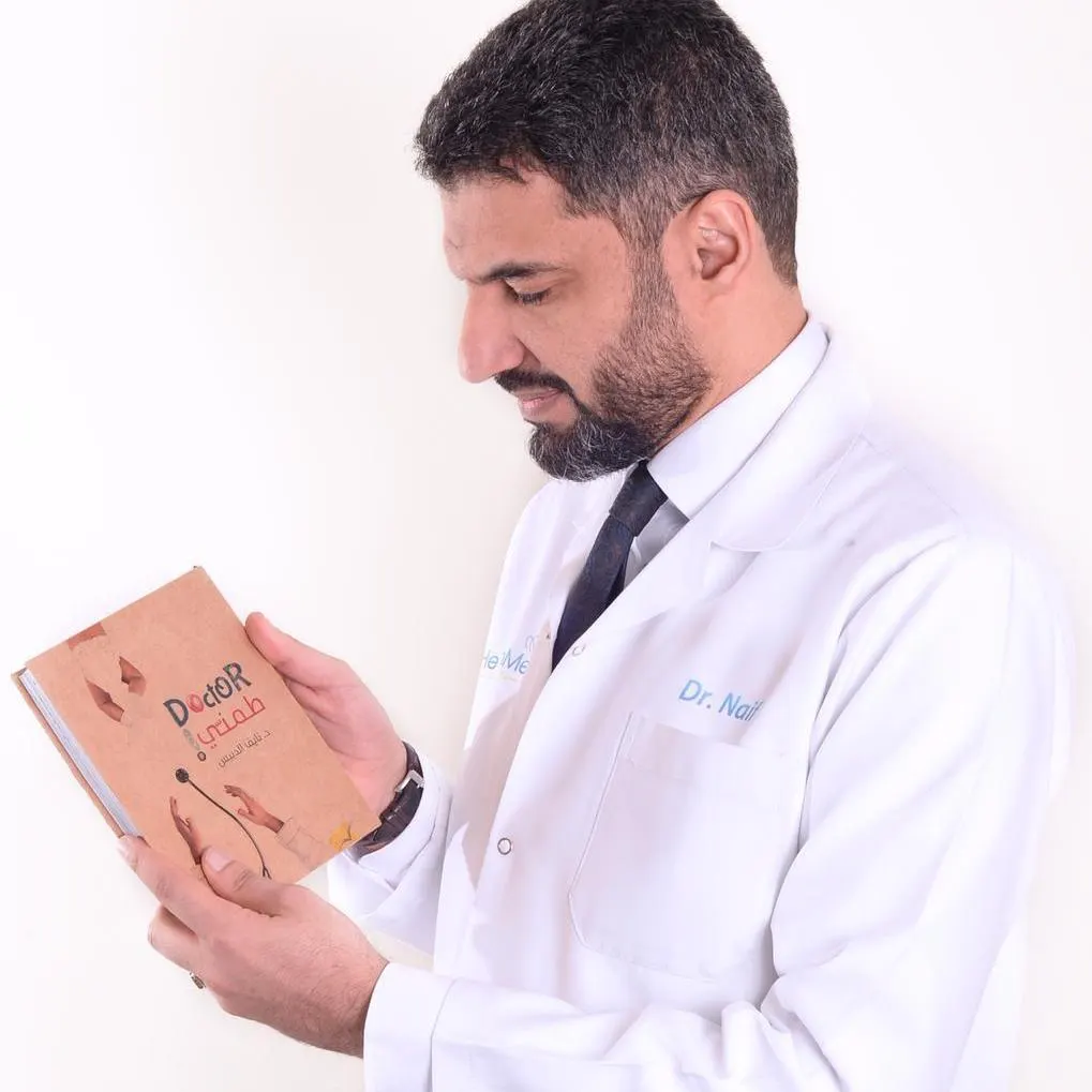 في سيهات.. «دكتور طمني» يجمع خبرة ١٤ عامًا للدبيس في طب الأطفال