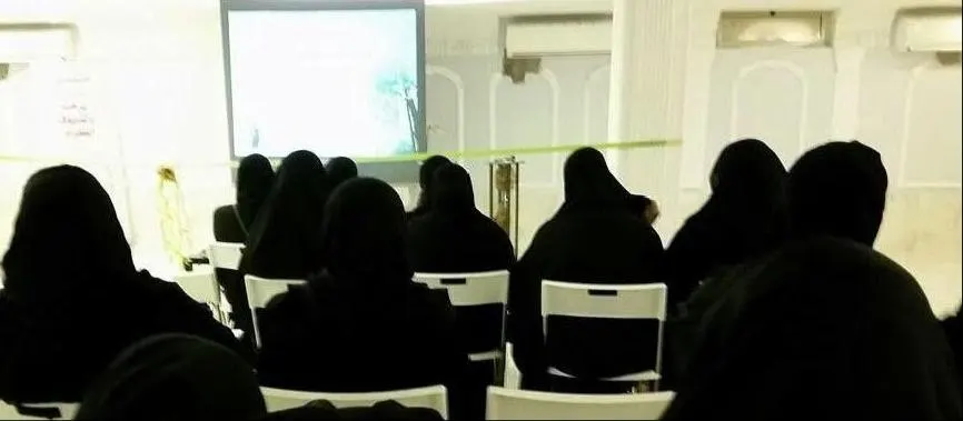 في تاروت.. الجمعان تفك رموز لغة الجسد لـ 30 رجلًا وسيدة