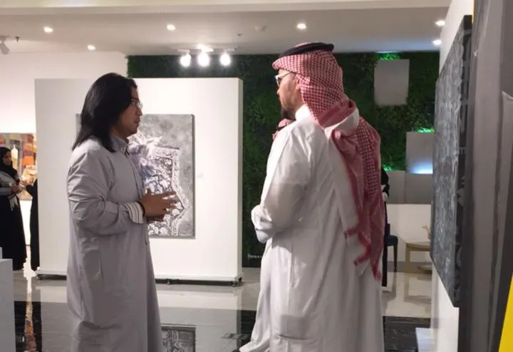 «تاروت» آل صفوان و«سلام» النمر تتوسط «سحايب» الرياض