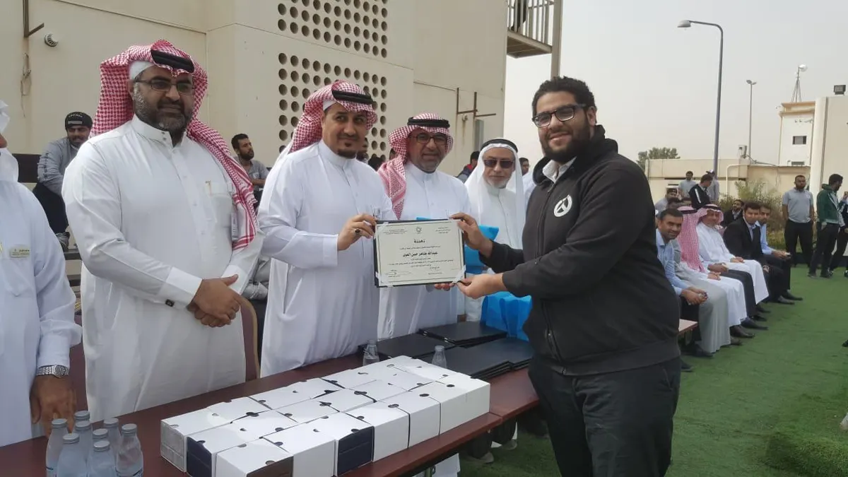 بالأسماء.. أوائل تقنية القطيف على منصة التكريم