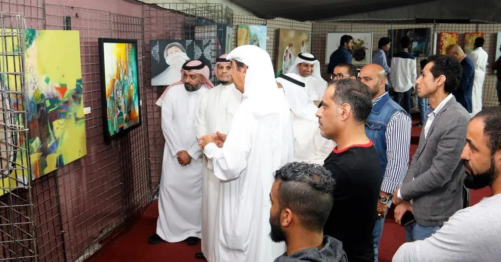 في القطيف.. معرض الفن التشكيلي 18 يتخطى تحدي المكان بمشاركة 43 فنانًا وفنانةً