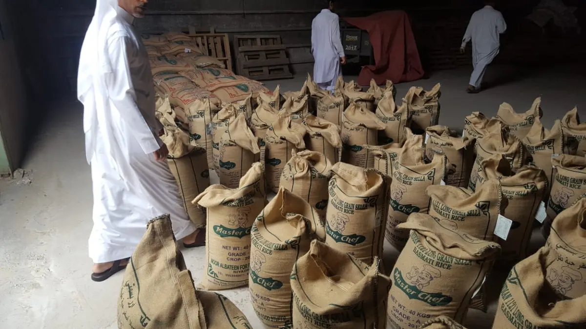 في سيهات والنابية.. ضبط 37 مخالفًا ومستودع أرز ومصانع وورش غير نظامية