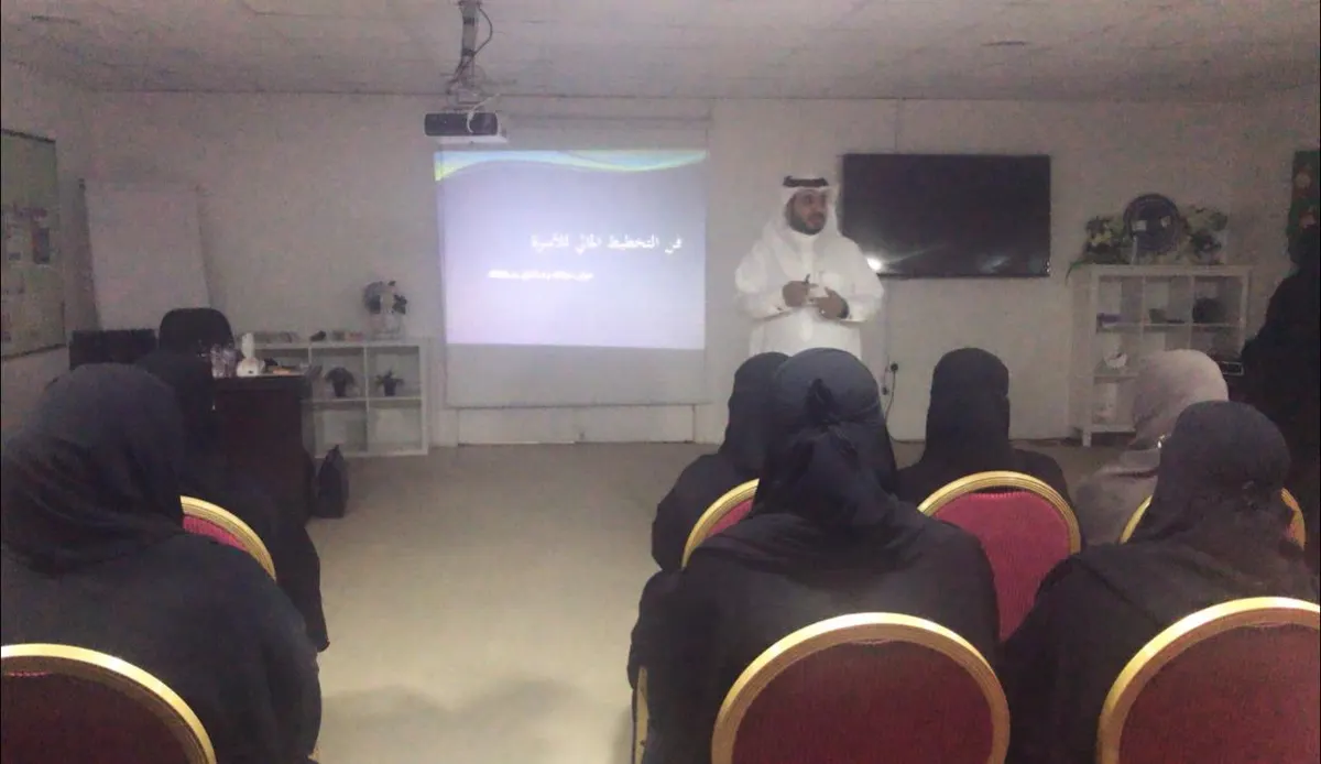 في سيهات.. النمر يدعو الأسر للتخطيط المسبق والموازنة بين الدخل والإنفاق