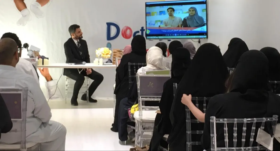في القطيف.. خفايا «دكتور طمّنّي» تثير تساؤلات الحاضرين في حفل توقيعه