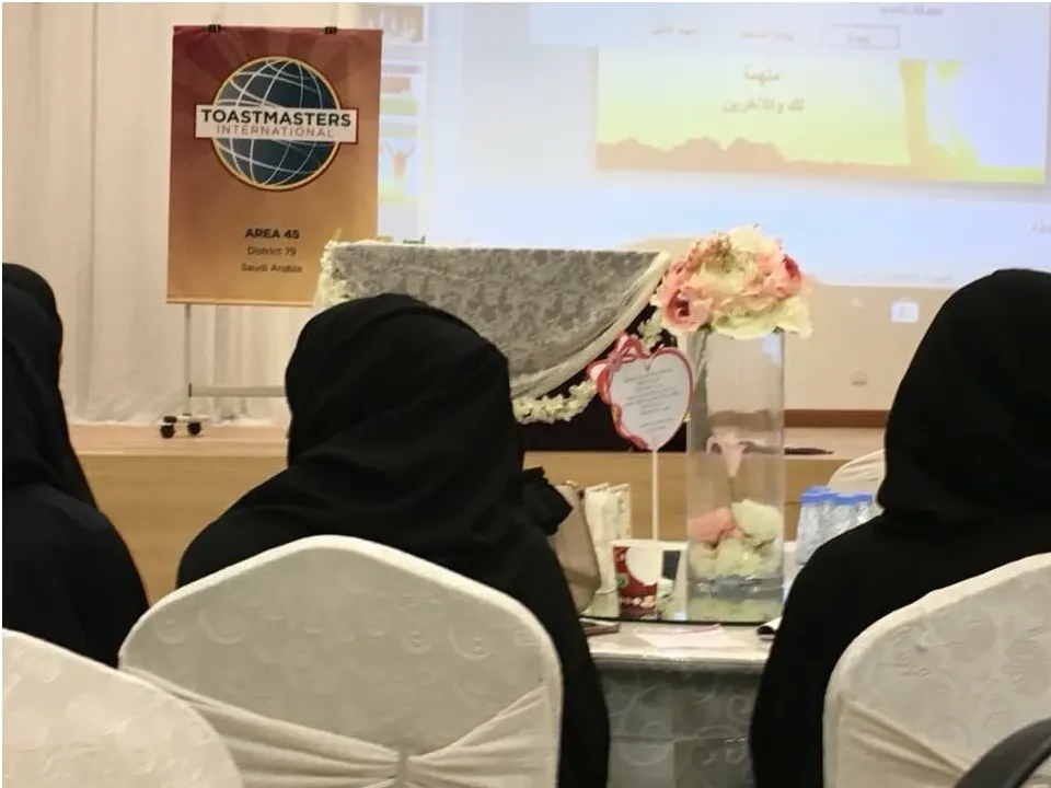 في الربيعية.. لوحة الحب تجمع أندية التوستماسترز