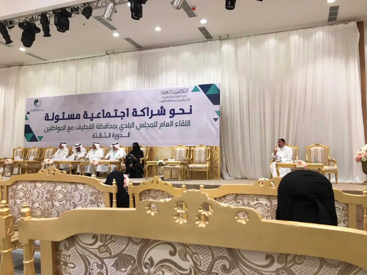 في تاروت.. سيدة واحدة في لقاء المجلس البلدي.. و«القطيف اليوم» ترصد مطالبها