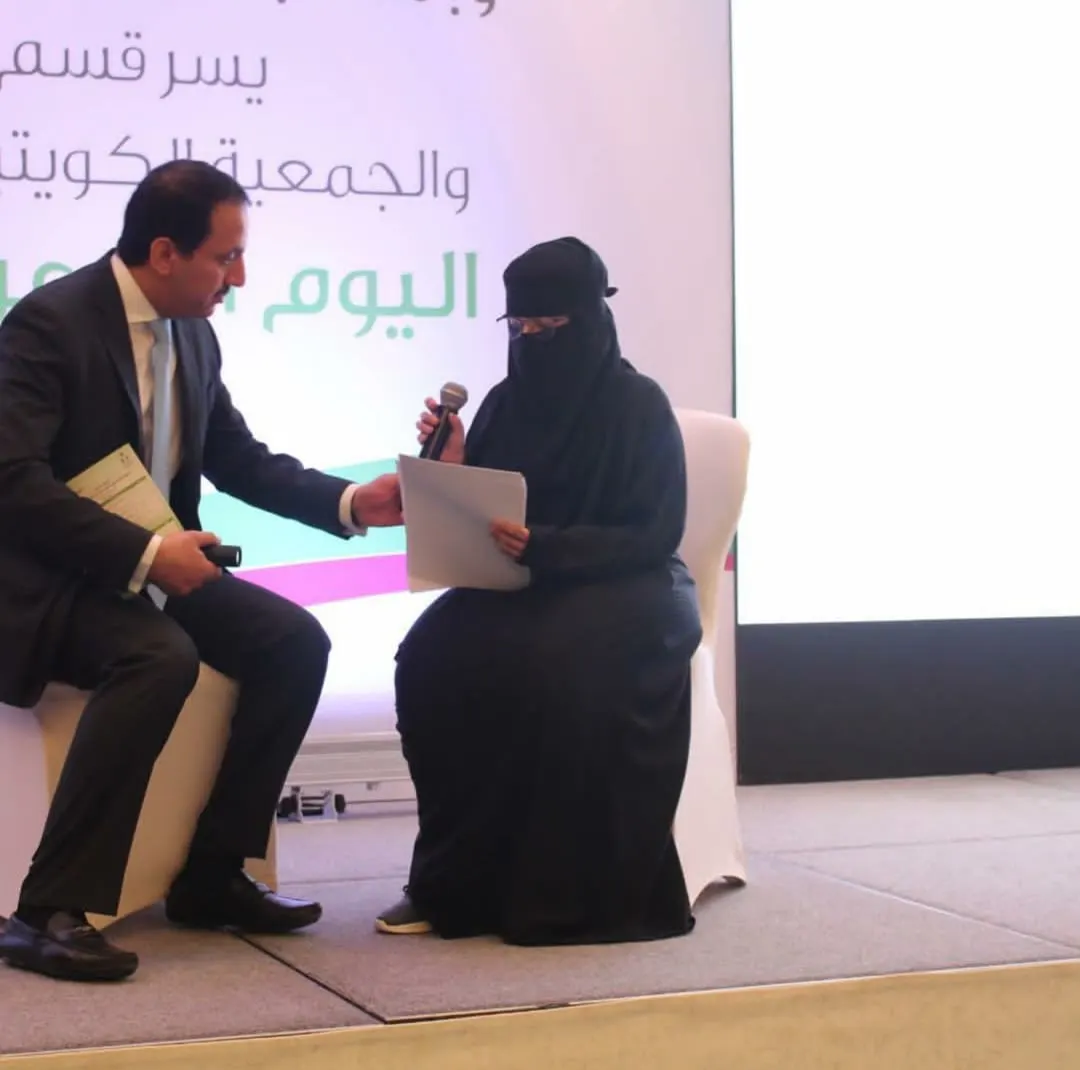 من الأوجام إلى الكويت.. آل جميع تتحرر من قيود الرعاش وتسرد حكاية أصغر مرضاه
