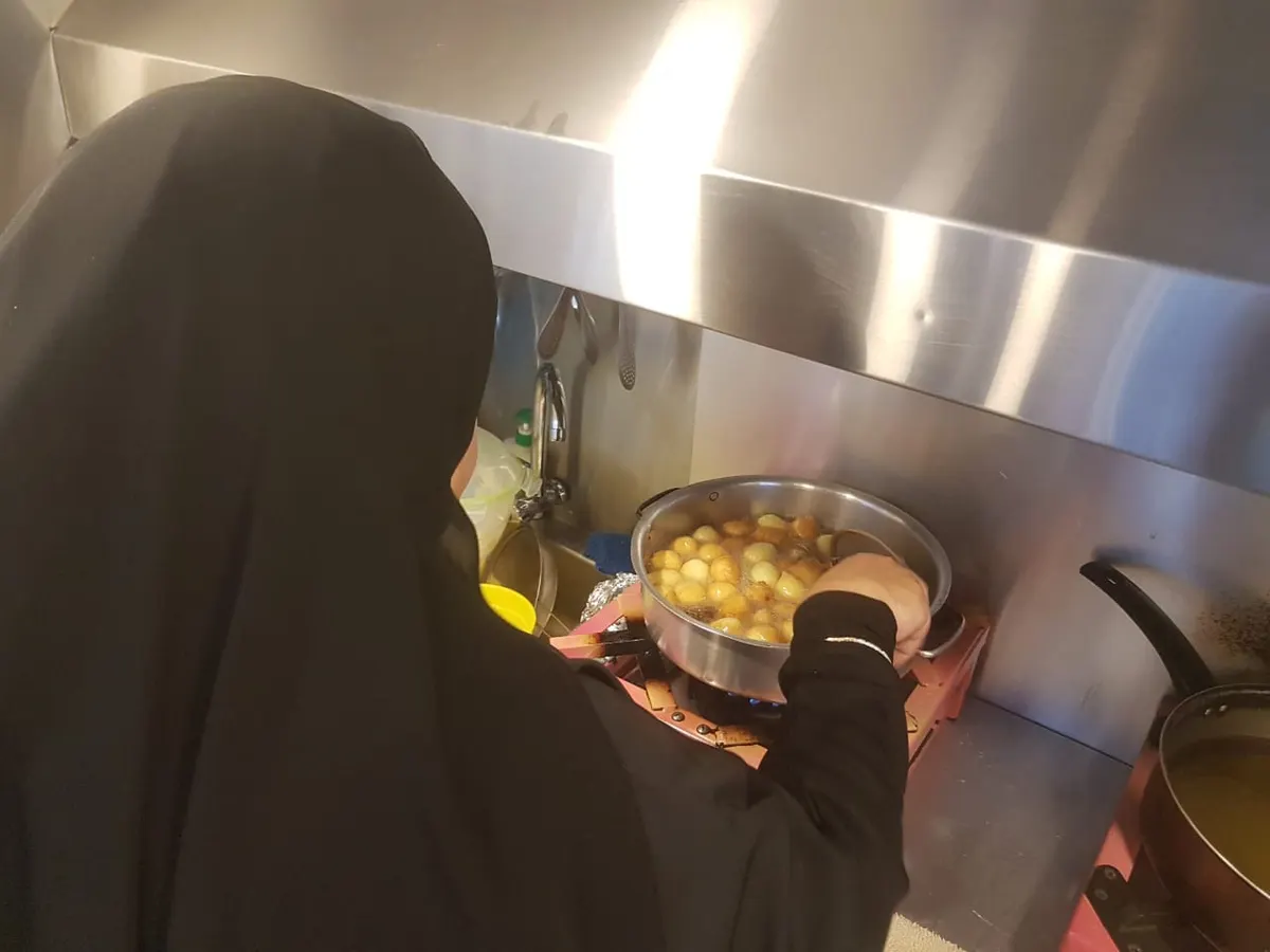 من سنابس لـ واجهة القطيف البحرية.. الناصري تتجاوز «الشهادة» خلف عربة طعام