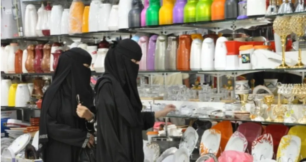 المعلم: اضطراب الاكتناز يصيب السيدات المهووسات بالأواني