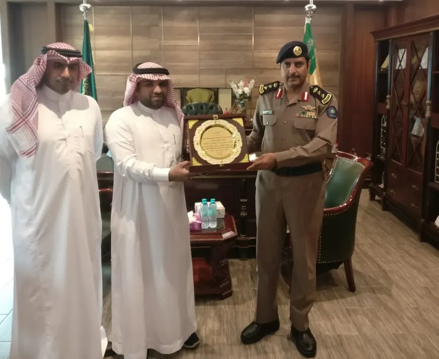 جعفر الطيار تكرم الدفاع المدني بالقطيف