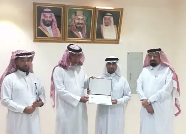 مدير مكتب البيئة والمياه والزراعة بمحافظة القطيف يُكرم «القطيف اليوم»