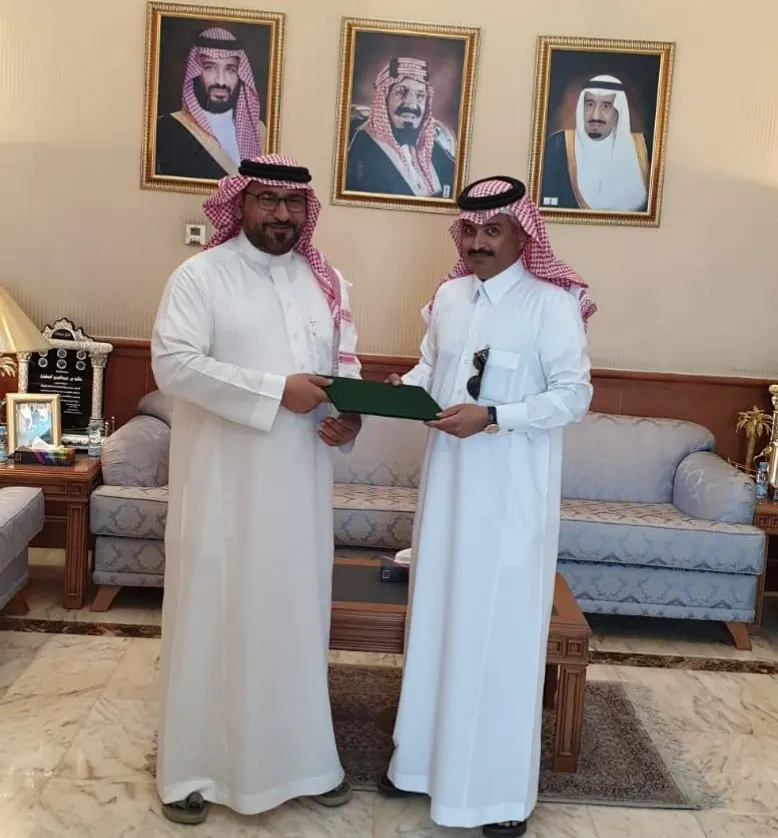 نيابة عن نائب أمير الشرقية.. الصفيان يشكر مدير عام خدمات بلدية القطيف نظير جهوده المبذولة