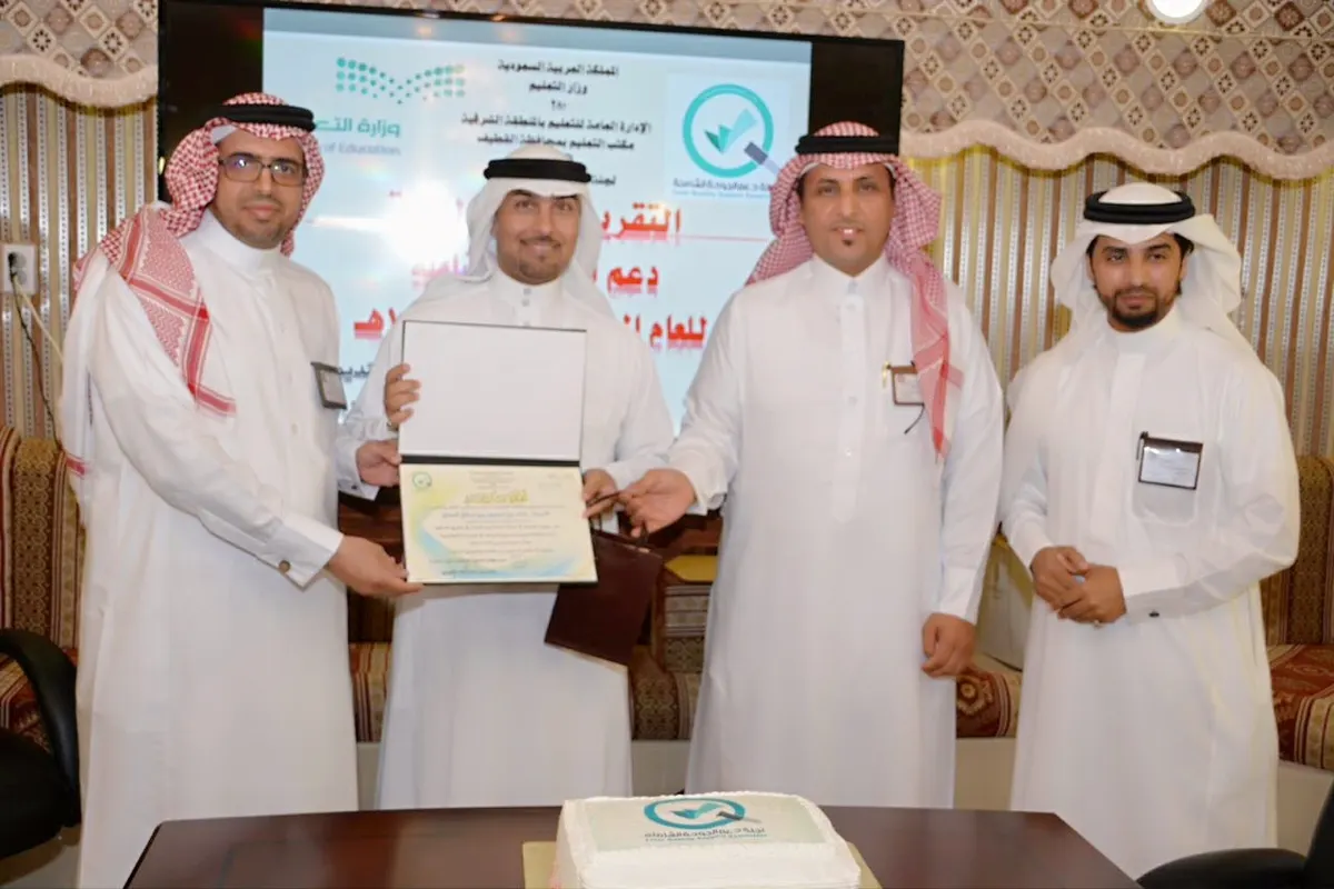 بالأسماء.. الشهري يكرّم أعضاء لجنة دعم الجودة الشاملة