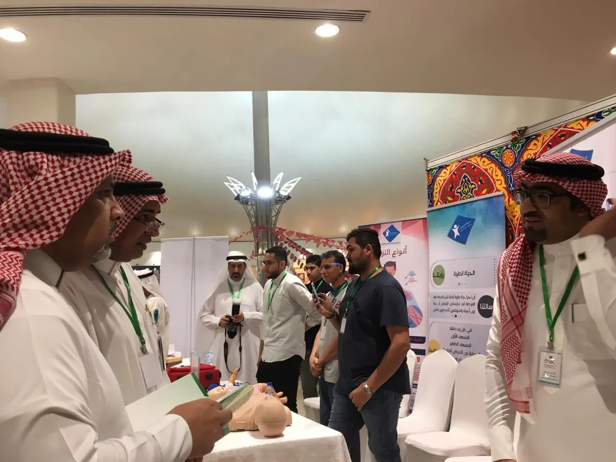 في احتفائه بمرور عقد على الرعاية المنزلية.. مركزي القطيف يكرم مرافقي مرضاه