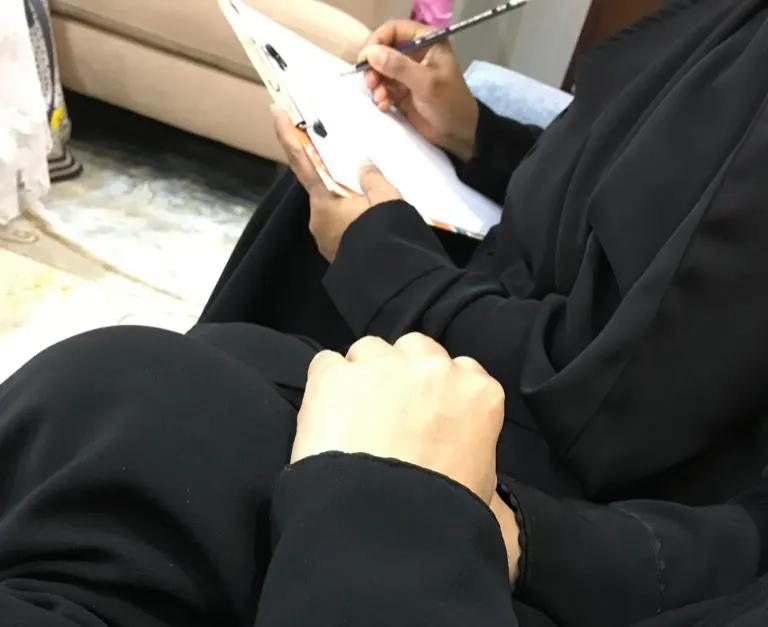 في الربيعية.. الحكيم تعرف بطرق الفنون الجمالية لمتدربات «نخب العطاء»