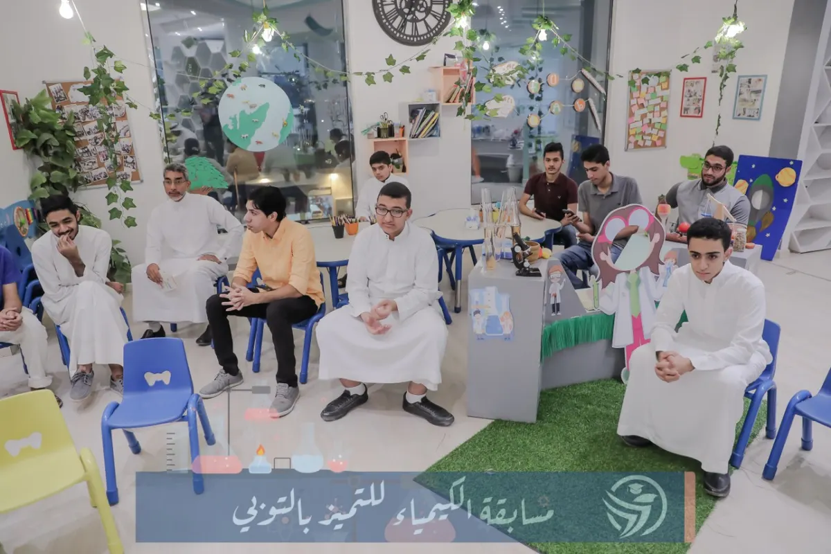 من بين 12 متسابقًا في التوبي.. البحراني يخطف المركز الأول في الكيمياء