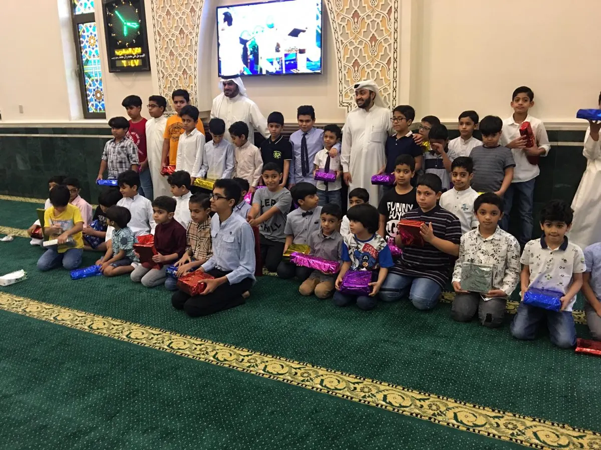 لمشاركتهم في «تعليم الصلاة» بسيهات.. مسجد الباقر يكرّم 50 طفلًا