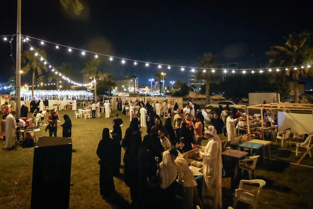 «معيد سيهات» يجمع أبناءها حول موروث الأجداد في العيد