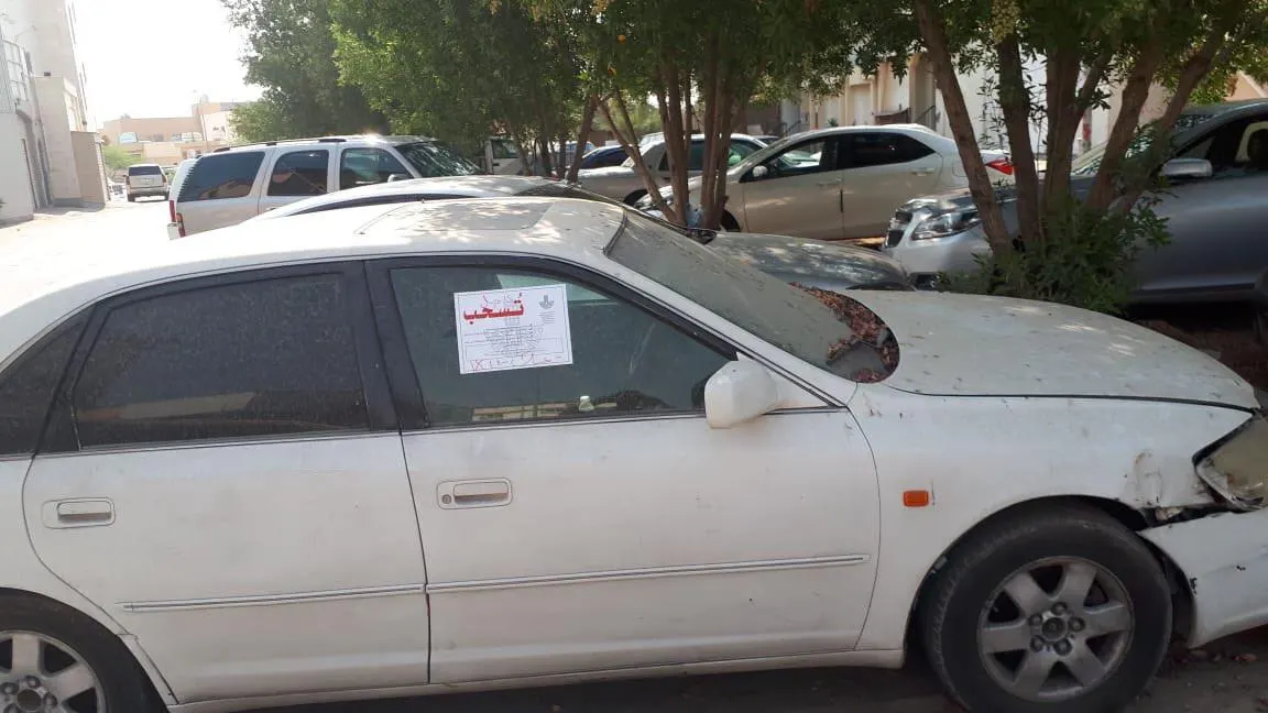 26 سيارة مهملة في الجش والملاحة وعنك.. والبلدية تنذر أصحابها بالسحب