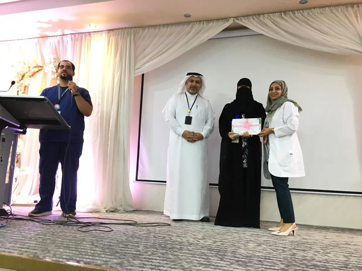في احتفاء مركزي القطيف بـ673 ممرضًا وممرضة.. آل حمود والتوبي تحكيان قصة كفاحهما