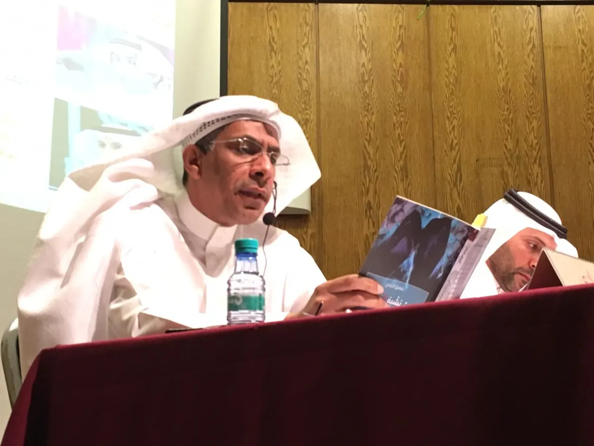 في القطيف.. العبادي يكتفي بإلقاء شعره المترجم لسيرته بـ«شيء يشبه الرقص»